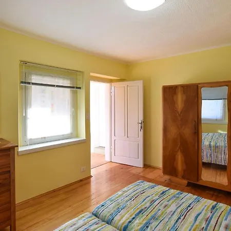 2 Bedroom Gorgeous In Vakantiehuis Lamon