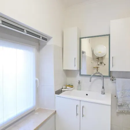 2 Bedroom Gorgeous In Lamon