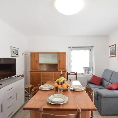 2 Bedroom Gorgeous In Vakantiehuis Lamon