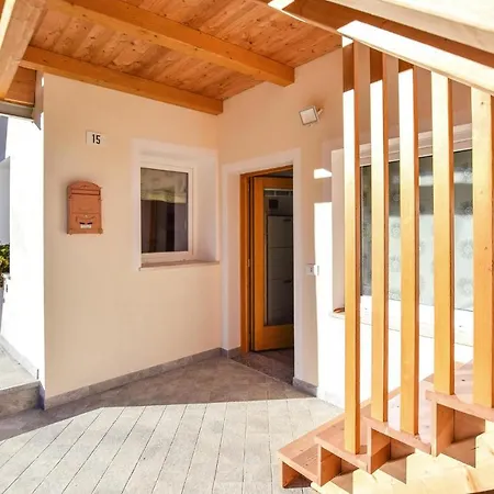 2 Bedroom Gorgeous In Lamon