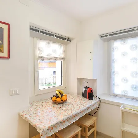 2 Bedroom Gorgeous In Vakantiehuis Lamon