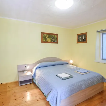 2 Bedroom Gorgeous In Ferienhaus